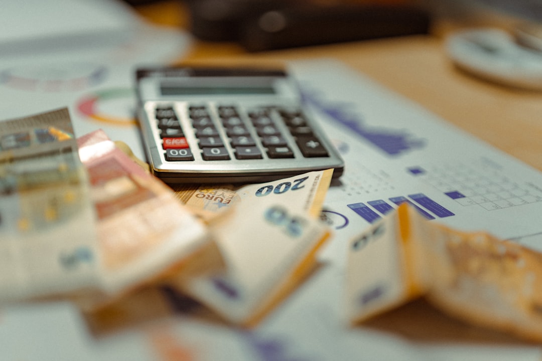 services-04 banknotes receipts statistics of household budget expenses