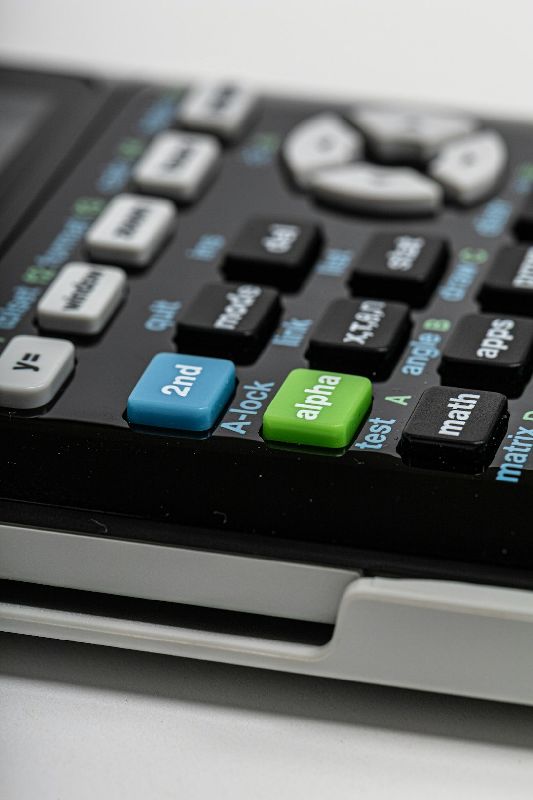 black-and-white-calculator-4ygnby05ygc